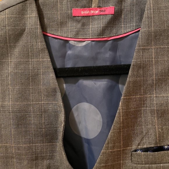 3/$30 - Grey vest size 10 - Picture 4 of 7